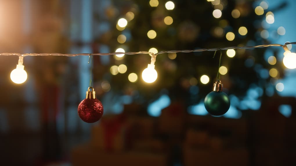 Luces navideñas y seguridad eléctrica: consejos para evitar cortocircuitos en casa.